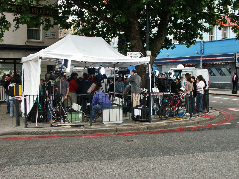 London - A City and its People - Terrorist Bombings, Kings Cross, 8th July 2005 - Terrorist Bombings, Kings Cross, 7th July 2005 - A photographic study by Christopher John Ball - Photographer and Writer